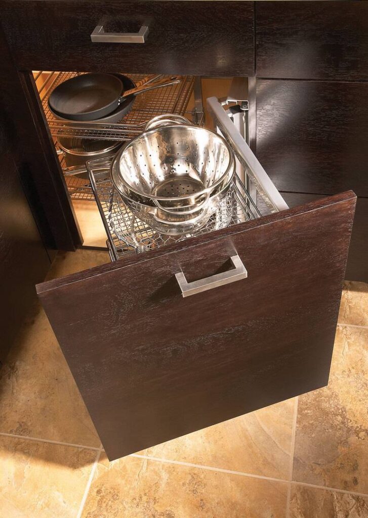 castpointe_corner_storage