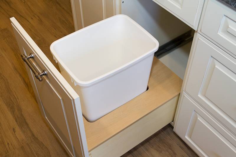 Single Roll-Out Waste